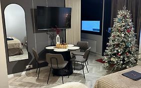 Modern Studio @ City Center